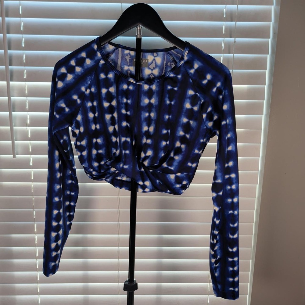 Athleta blue shibori tie dye twist front cropped long sleeve top S